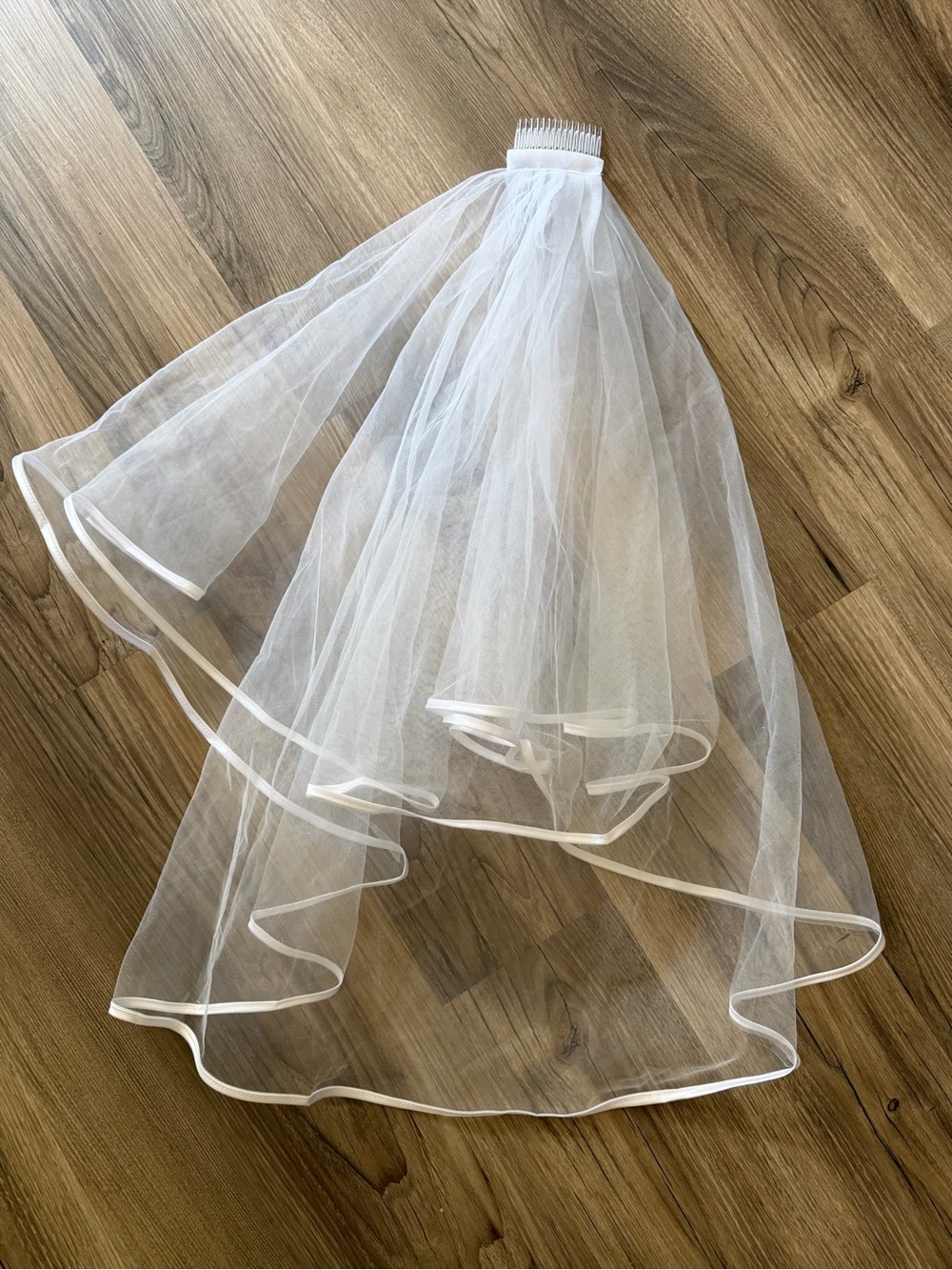 Never Used White Bridal Hair Veil with Comb - Classic Wedding Accessory